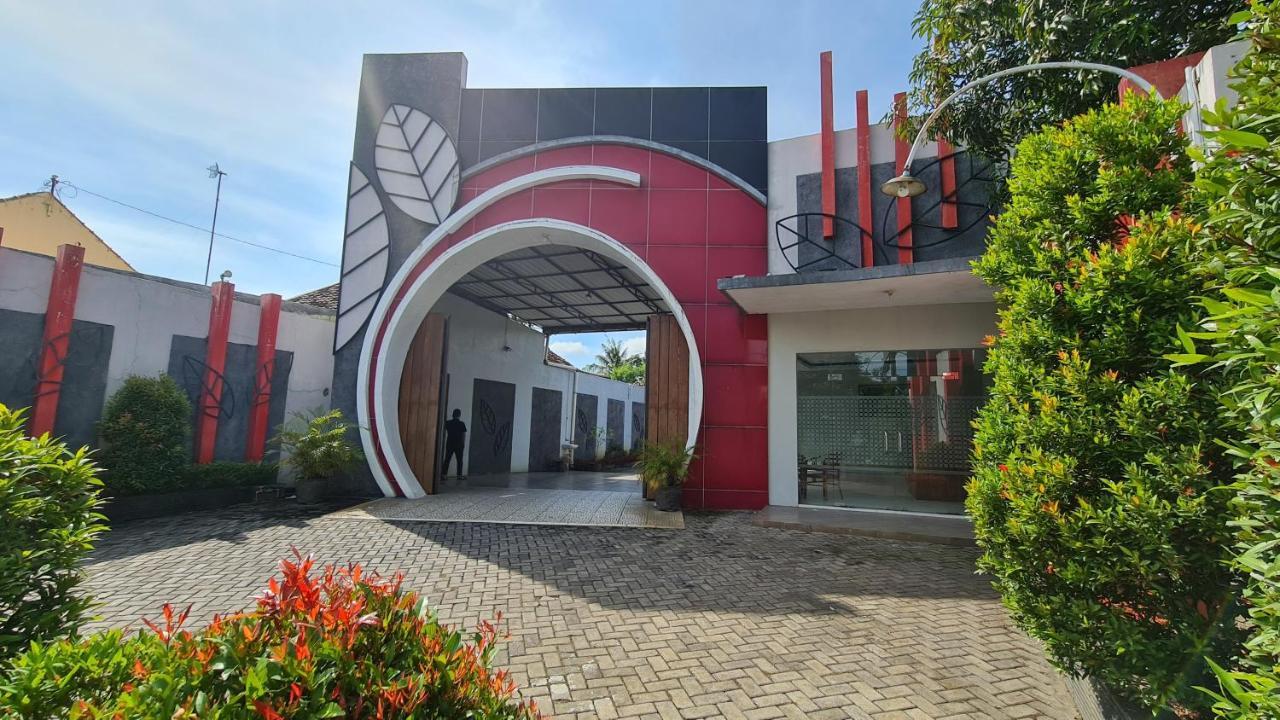 Oyo 90831 Hotel Gardenia Prambanan Solo Exterior foto