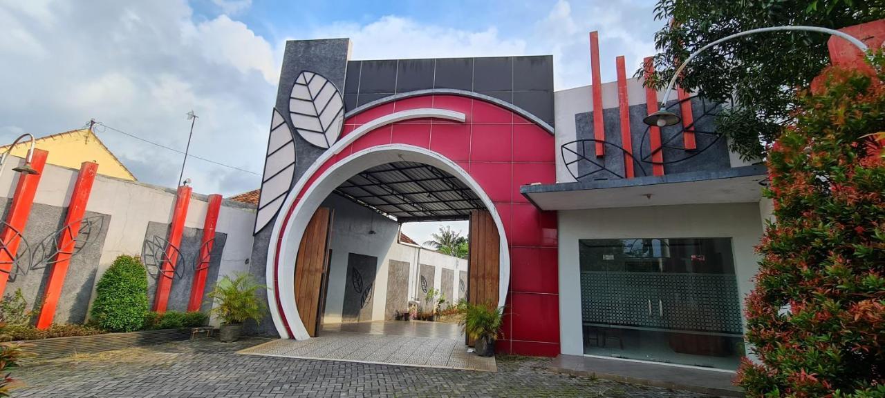 Oyo 90831 Hotel Gardenia Prambanan Solo Exterior foto