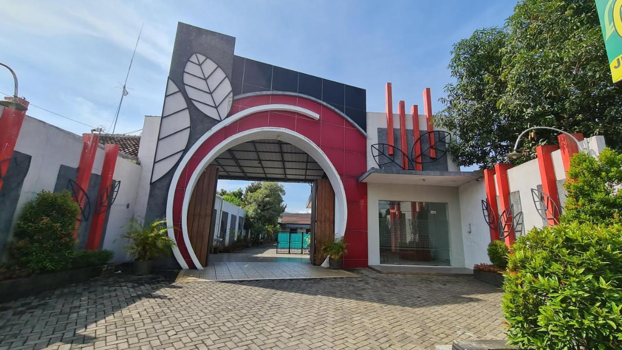 Oyo 90831 Hotel Gardenia Prambanan Jogjacarta Exterior foto